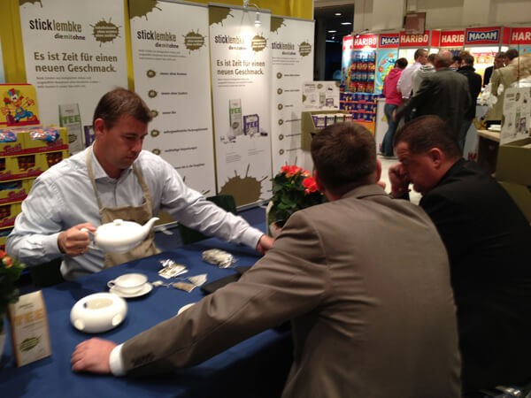 Thorsten mit Kunden bei der Edeka Hausmesse